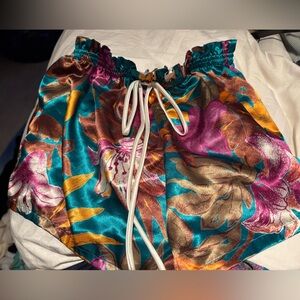 NWOT Cacique Floral Crop Top & Shorts 💜🧡 PJ Set Size Small Lillies 💐 Silky